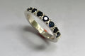Anillo Zafiros Engastados en Grano.